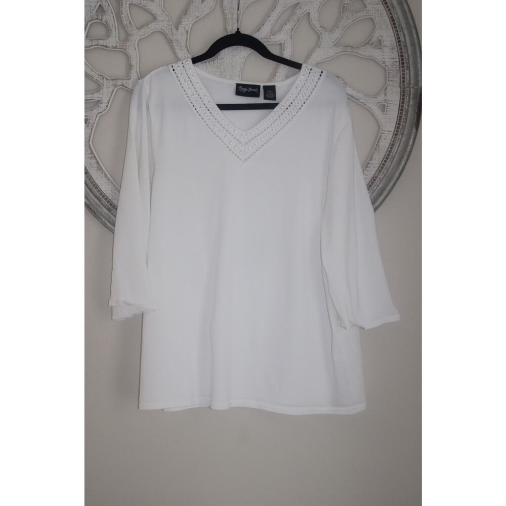 Maggie Barnes 2X (22/24) White V-Neck Lace Trim 3/4 Sleeve Knit Top